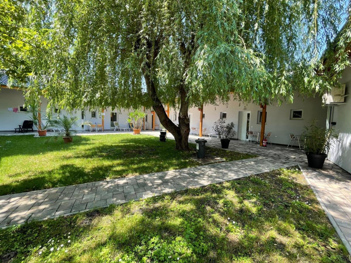 Aparthotel Liget Ueduelopark Fonyód Esterno foto