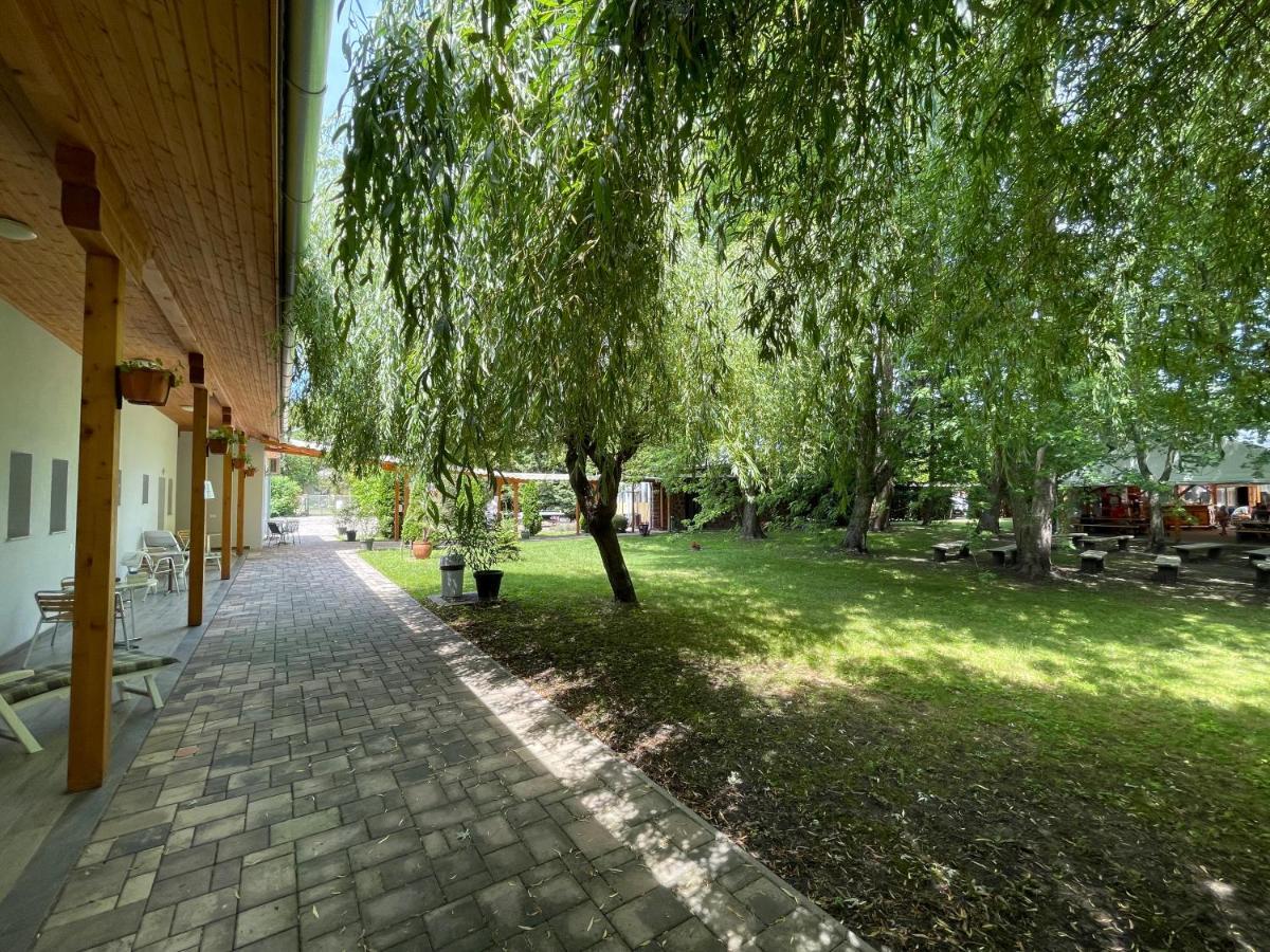 Aparthotel Liget Ueduelopark Fonyód Esterno foto